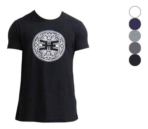 Remera algodón manga corta letra  E con arabesco