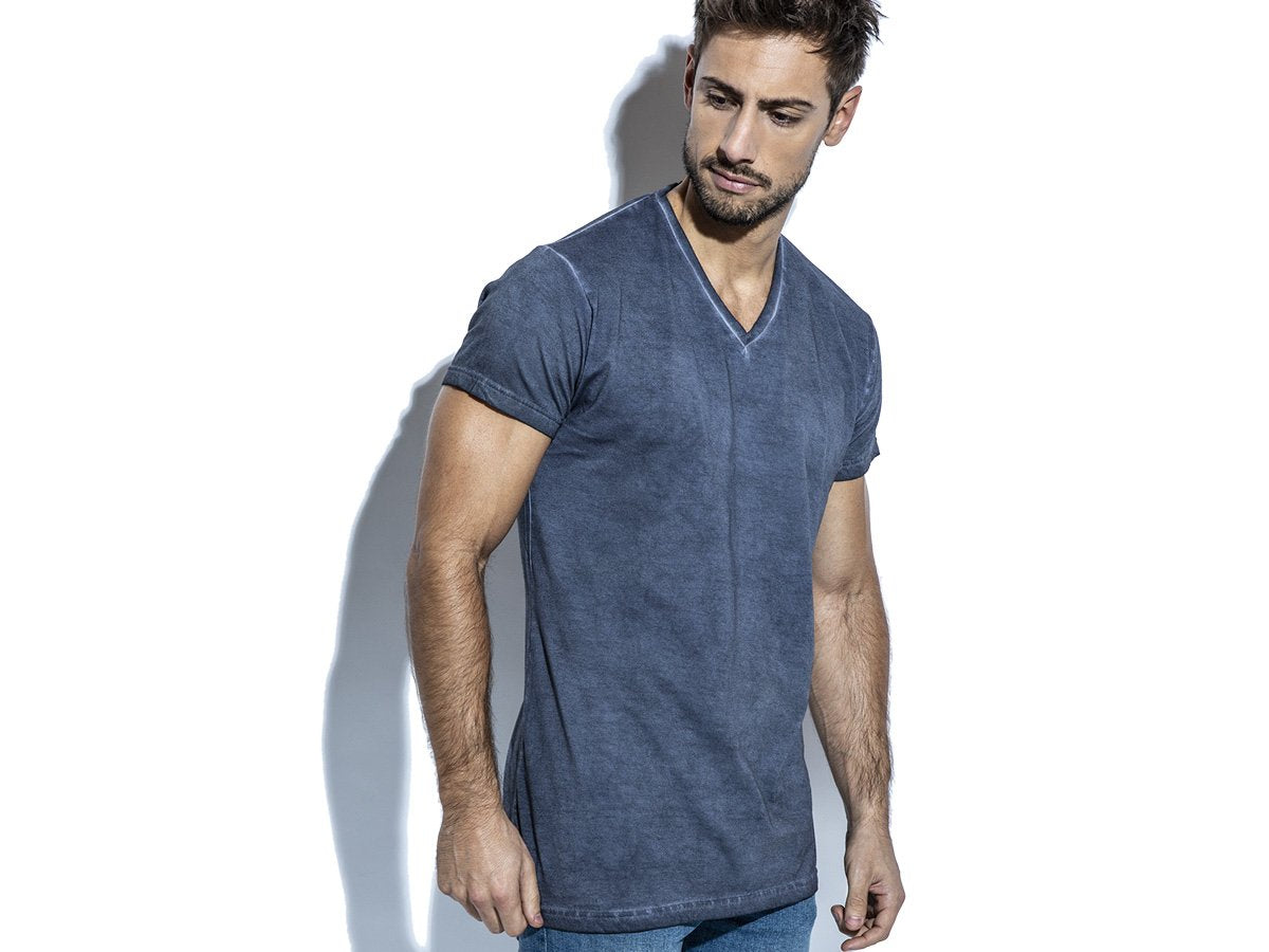 Remera Escote V Mal Tinto